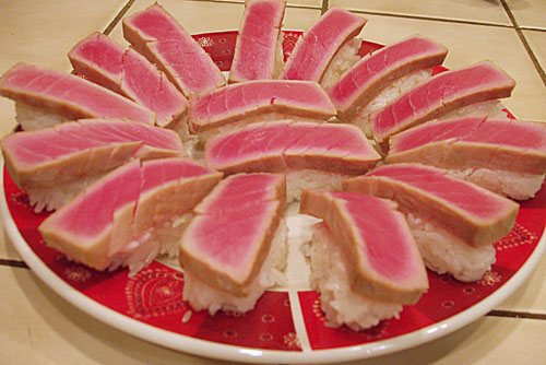 Maguro Nigiri (browned tuna nigiri style)
